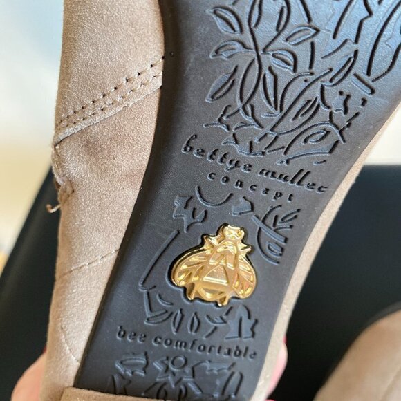 BETTYE Muller Leather "Finn" Peep Toe Bootie New - Picture 8 of 10